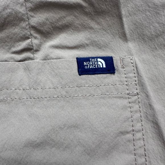 NWOT The North Face Khaki Cargo Shorts Size 8 Women - Picture 6 of 9